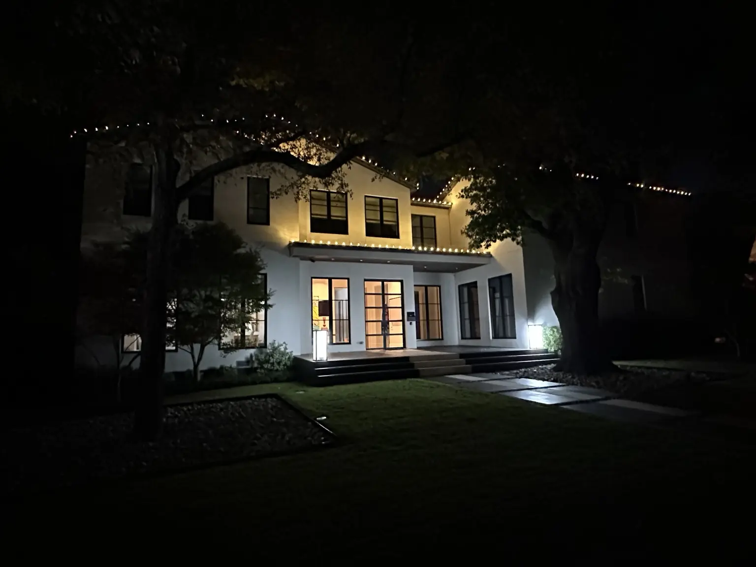 Modern Stucco Home Roofline Lighting | Elf's Christmas Lights Modern white stucco home with subtle warm-white roofline Christmas lighting